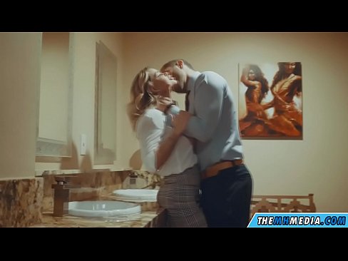 ❤️ Ha blonde e mahlahahlaha e u eka ka kamoreng ea ho phomola ea sechaba ️ ❌❤